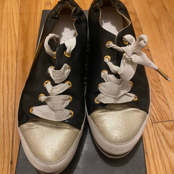 Comfortable shoe wore them three times. - Picture 4 of 5